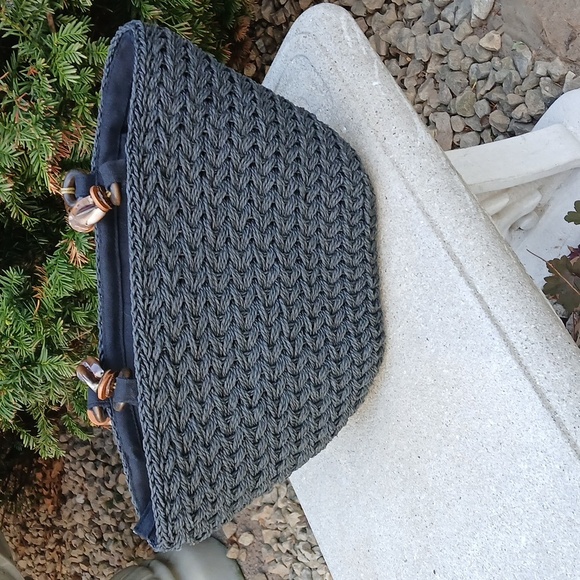 Capelli Straworld Inc Straw Tote Bag With Colorful SHELL Beads Handle Decoration - Picture 15 of 16